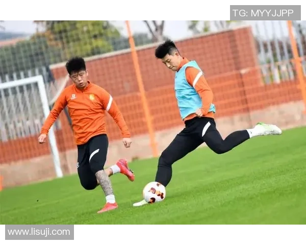 成都羽毛球队在杯赛积分榜上以100分稳居第一名展现强劲实力 成都羽毛球队在杯赛积分榜上以100分稳居第一名展现强劲实力